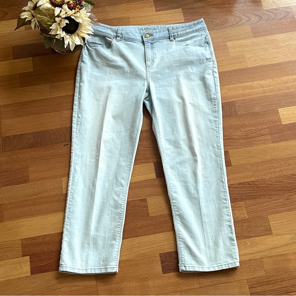 CHICO'S PLATINUM DENIM Ultimate Fit Jeans SIZE 2R 12-14 LARGE Light Blue - Picture 3 of 6